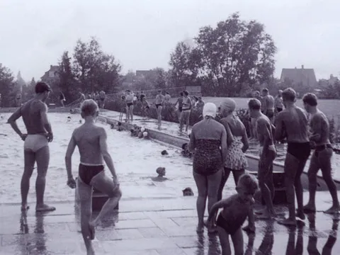 Badefreude im Sportbad Britz 1959